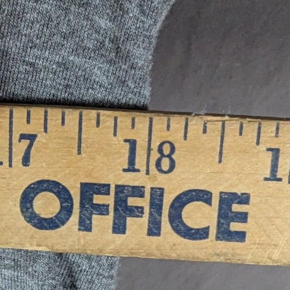 Maternity Mama Bear tshirt in medium with ruching in gray/black - Picture 7 of 9